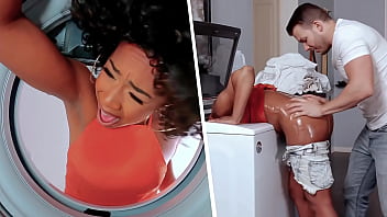Helping My Girlfriend’s Ebony Milf Mom Stuck In The Washing Machine – Milfed