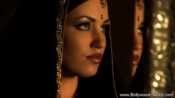 Sensual Indian Milf’s Seductive Striptease